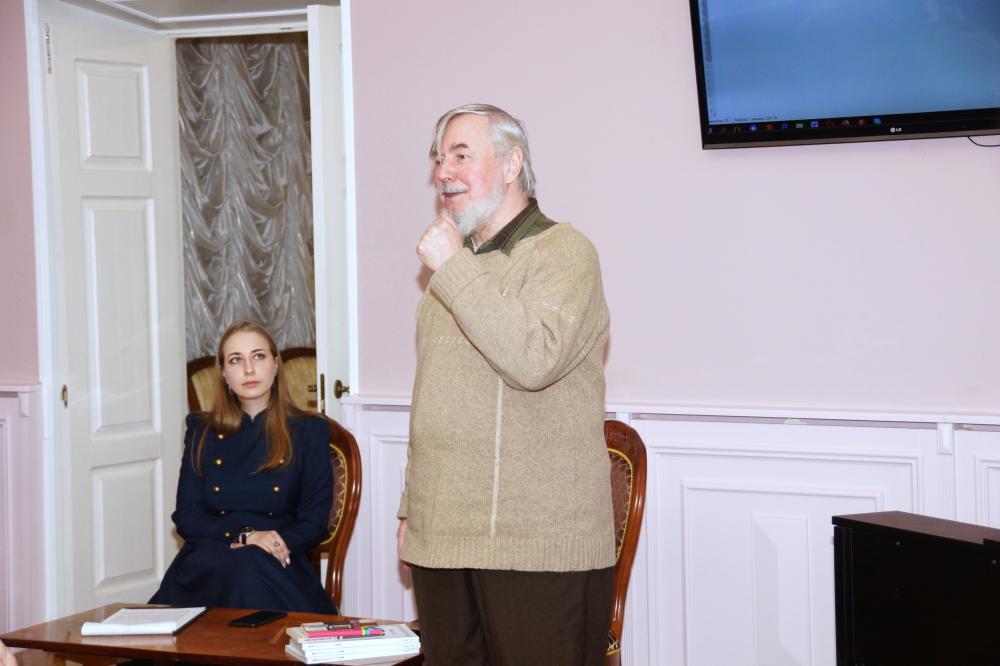 "Счастье стать своим". А. Казинцев